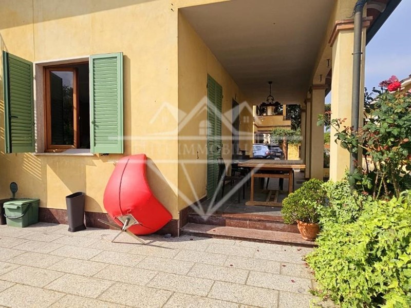 Casa Indipendente in Affitto a Massa, zona Marina di Massa, 1'500&euro;, 145 m², arredato