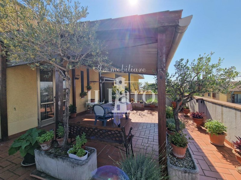 Attico in Vendita a Campi Bisenzio, 349'000&euro;, 130 m², con Box