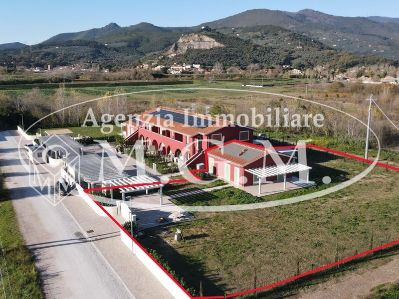 Casa Indipendente in Vendita a Calcinaia, zona Fornacette, 435'000&euro;, 135 m²