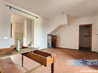 Quadrilocale in Vendita a Carmignano, zona Poggio Alla Malva, 230'000&euro;, 90 m²