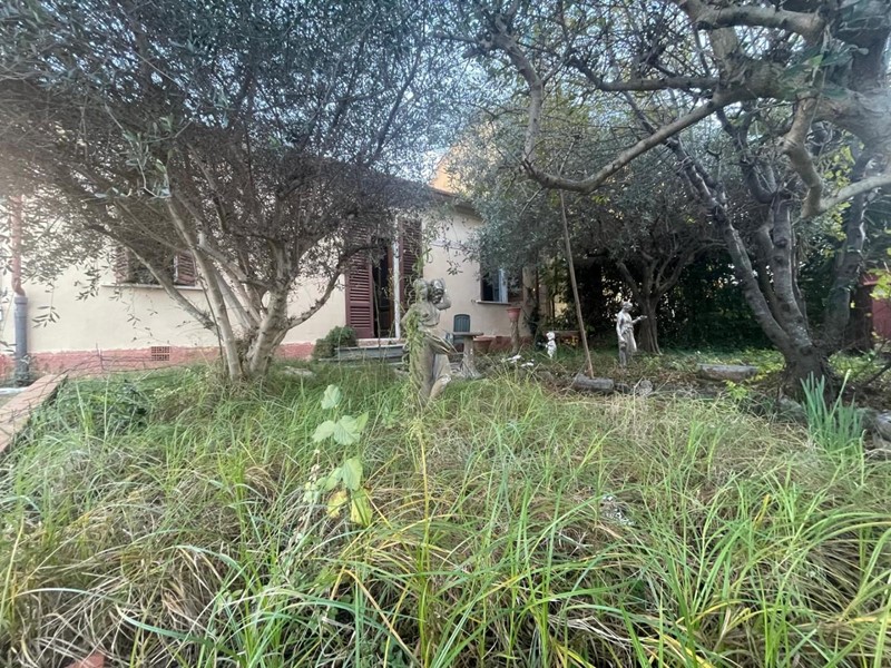 Villa bifamiliare in Vendita a Pietrasanta, 296'000&euro;, 120 m²