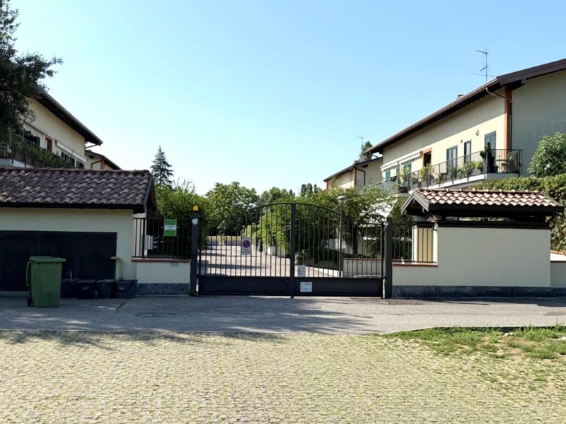 Villa in Vendita a Cusago, 163'500&euro;, 142 m²