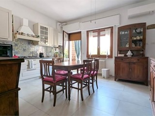 Appartamento in Vendita a Pistoia, 215'000€, 120 m²