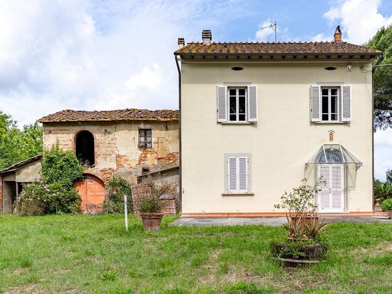 Villa in Vendita a Fucecchio, zona Pinete, 399'000&euro;, 320 m²