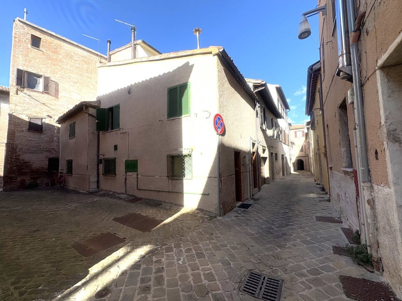 Appartamento in Vendita a Fabriano, 38'000€, 80 m²