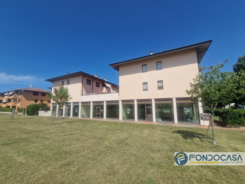 Immobile commerciale in Vendita a Sirmione, 289'000&euro;, 250 m²