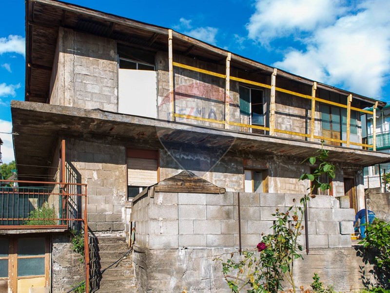 Casa Indipendente in Vendita a Misterbianco, 120'000€, 312 m²