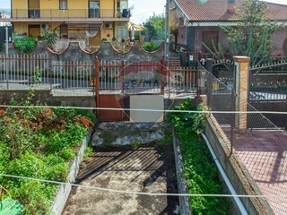 Casa Indipendente in Vendita a Misterbianco, 120'000€, 312 m²