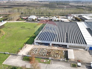 Capannone in Vendita a Cilavegna, 2'900'000&euro;, 7600 m²