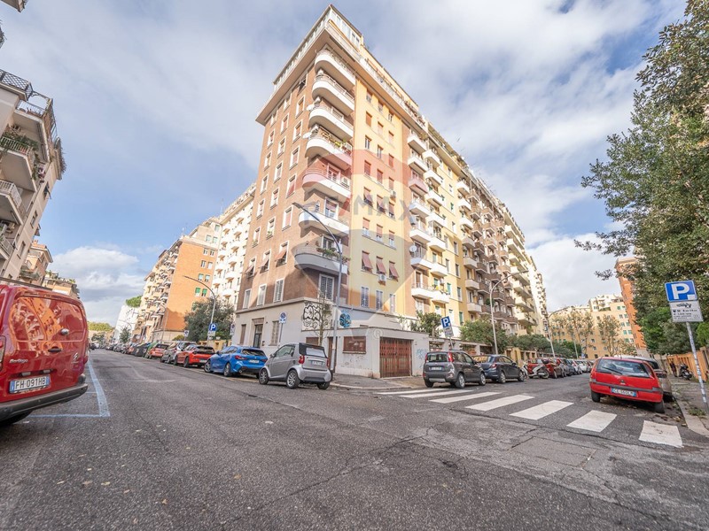 Bilocale in Vendita a Roma, 312'000€, 61 m²