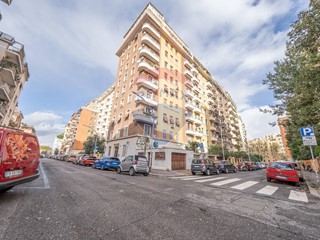 Bilocale in Vendita a Roma, 312'000€, 61 m²