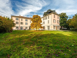 Appartamento in Vendita a Alessandria, 680'000€, 450 m²