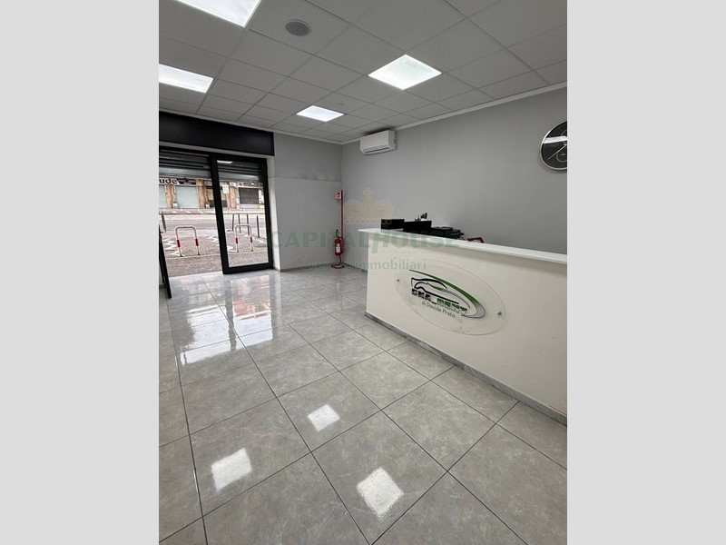 Immobile commerciale in Affitto a Marigliano, 1'800&euro;, 140 m²