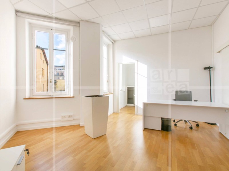 Ufficio in Affitto a Roma, 9'000&euro;, 217 m²
