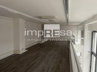 Negozio in Affitto a Treviso, 2'200&euro;, 121 m²