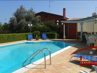 Villa in Vendita a Siracusa, 500'000&euro;, 250 m²