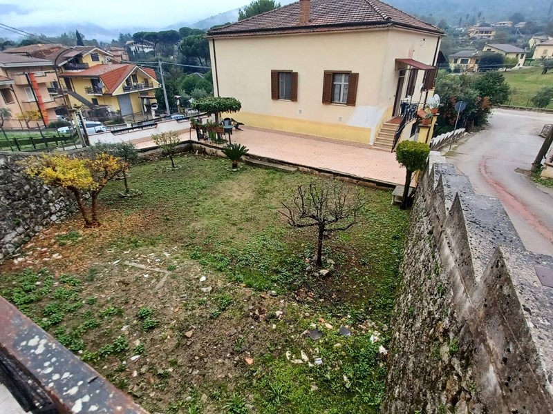 Casa Indipendente in Vendita a Amaseno, 215'000€, 270 m²