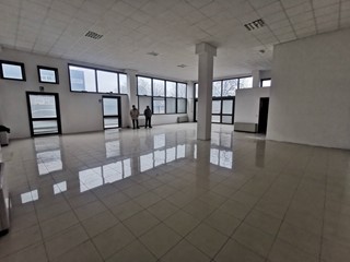 Capannone in Affitto a Marcon, 1'600&euro;, 210 m²