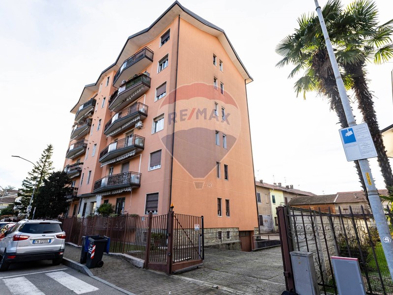 Immobile commerciale in Vendita a Pregnana Milanese, 75'000&euro;, 120 m²