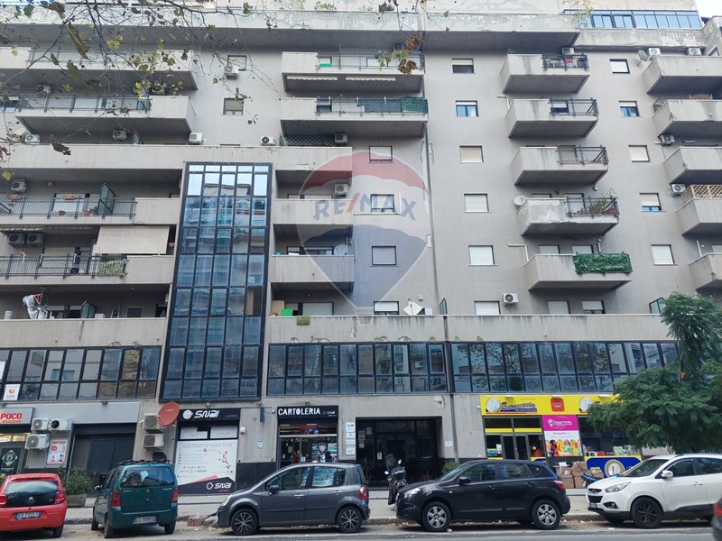 Ufficio in Affitto a Palermo, 800&euro;, 119 m²