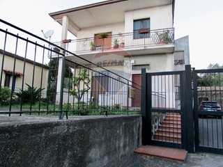 Casa Semi Indipendente in Vendita a San Gregorio di Catania, 390'000&euro;, 283 m²