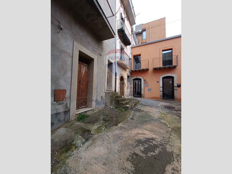 Casa Semi Indipendente in Vendita a Caltagirone, 10'500&euro;, 37 m²