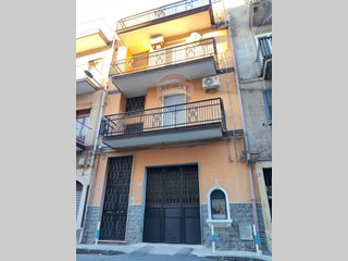 Casa Indipendente in Vendita a Paternò, 160'000€, 280 m²