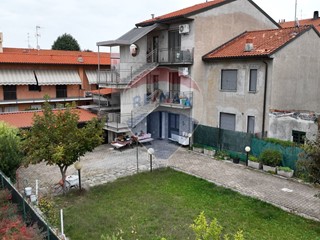 Casa Indipendente in Vendita a Gerenzano, 400'000&euro;, 180 m²