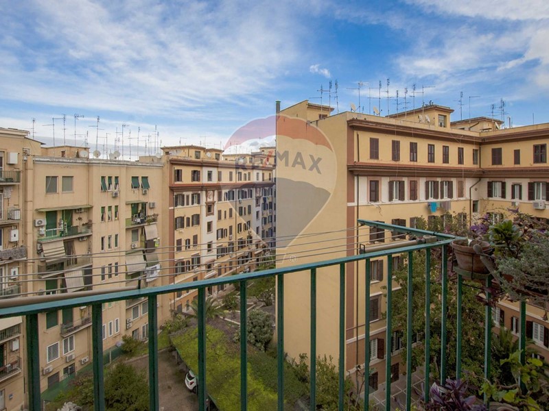 Bilocale in Vendita a Roma, 320'000€, 65 m²