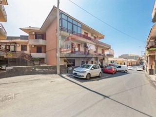 Appartamento in Vendita a Aci Castello, 150'000€, 137 m²