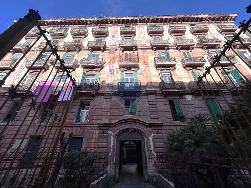 Appartamento in Vendita a Napoli, 235'000&euro;, 130 m²