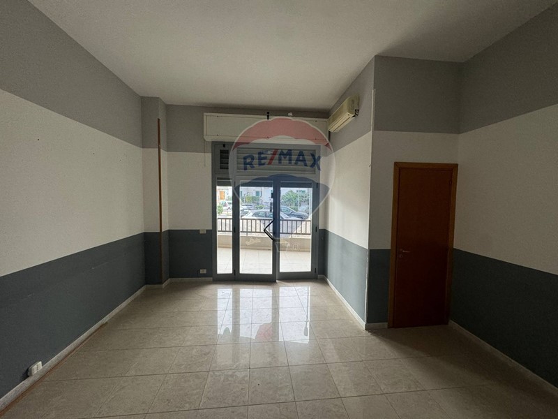 Immobile commerciale in Affitto a Vieste, 500€, 48 m²