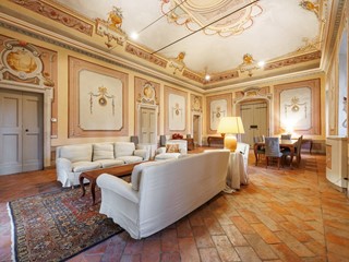 Appartamento in Vendita a Alessandria, 810'000€, 490 m²