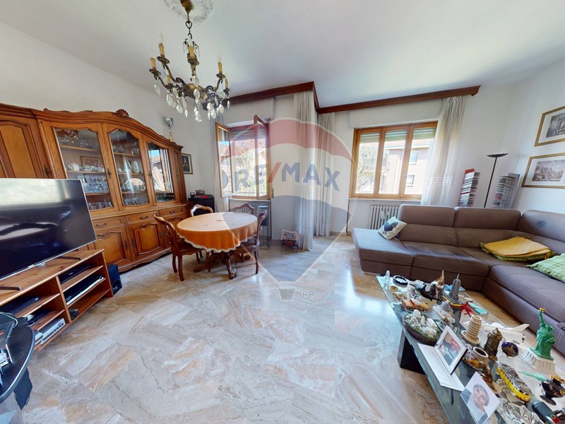 Quadrilocale in Vendita a Alessandria, 89'000€, 107 m²