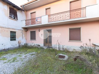 Casa Indipendente in Vendita a Pralboino, 138'000&euro;, 280 m²
