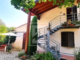 Casa Semi Indipendente in Vendita a Monzambano, 750'000&euro;, 500 m², con Box