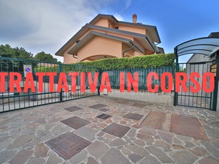 Quadrilocale in Vendita a Cavenago di Brianza, 200'000&euro;, 105 m²