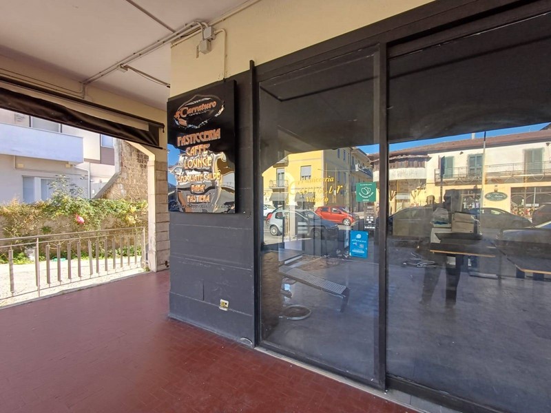 Immobile commerciale in Affitto a Casagiove, 1'100€, 80 m²