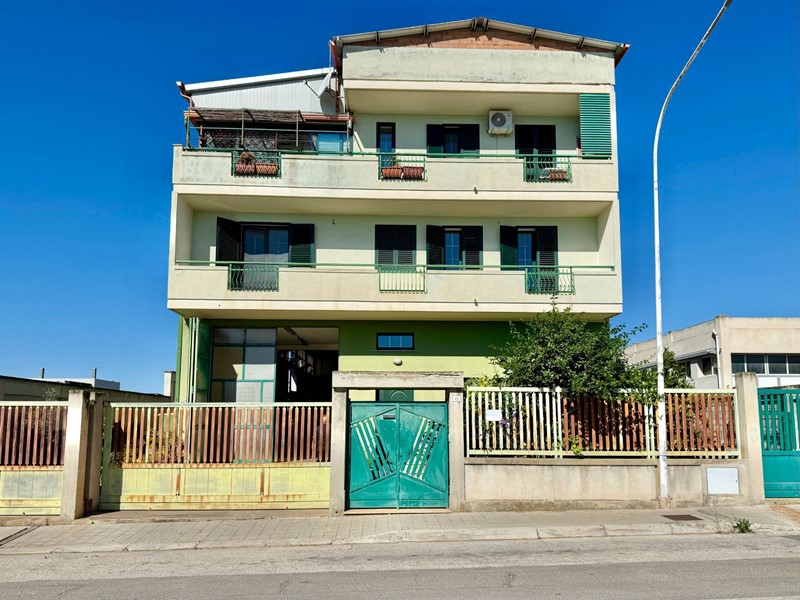 Capannone in Vendita a Settimo San Pietro, 370'000&euro;, 384 m²