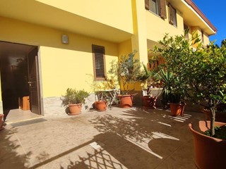 Villetta a schiera in Vendita a Uta, 240'000&euro;, 160 m²