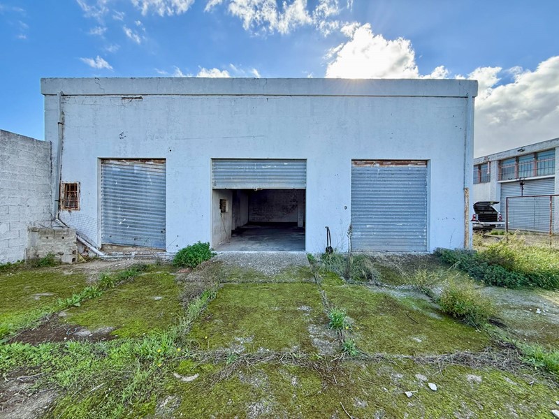 Capannone in Vendita a Monserrato, 350'000&euro;, 1500 m²
