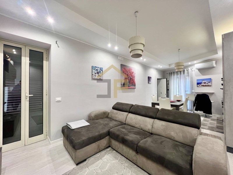 Trilocale in Vendita a Palermo, 150'000€, 77 m²