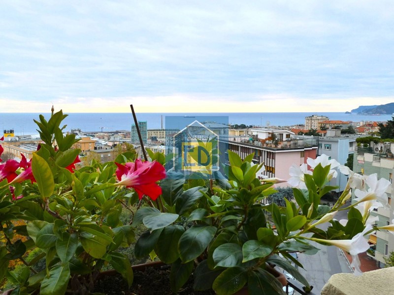 Appartamento in Vendita a Savona, 148 m²