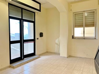 Magazzino in Affitto a Catanzaro, 1'400&euro;, 600 m²