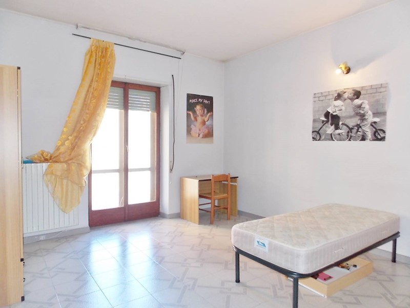 Stanza in Affitto a Catanzaro, 200&euro;, 130 m²