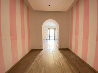 Negozio in Affitto a Catanzaro, 450&euro;, 60 m²