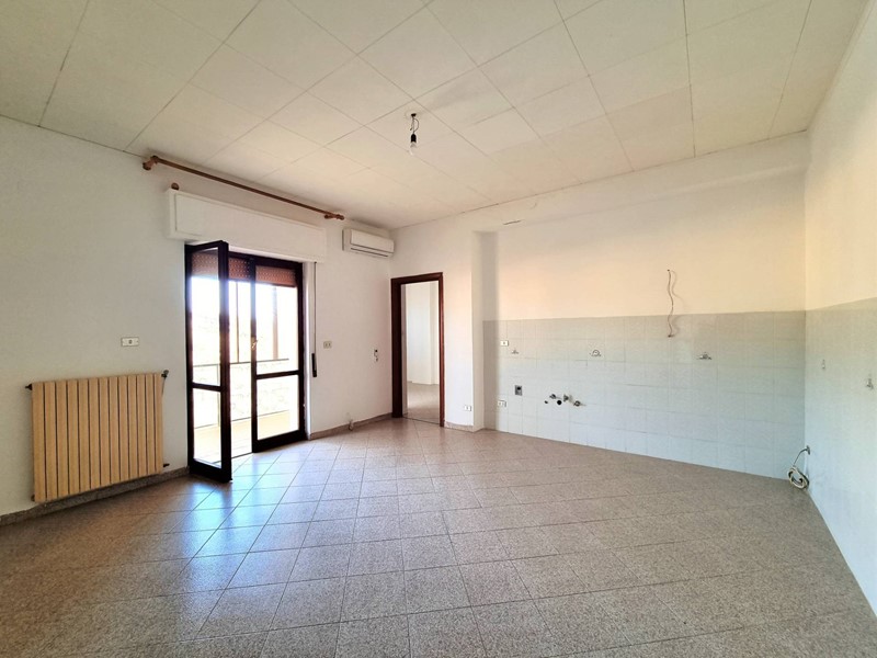 Quadrilocale in Vendita a Catanzaro, 72'000&euro;, 87 m²