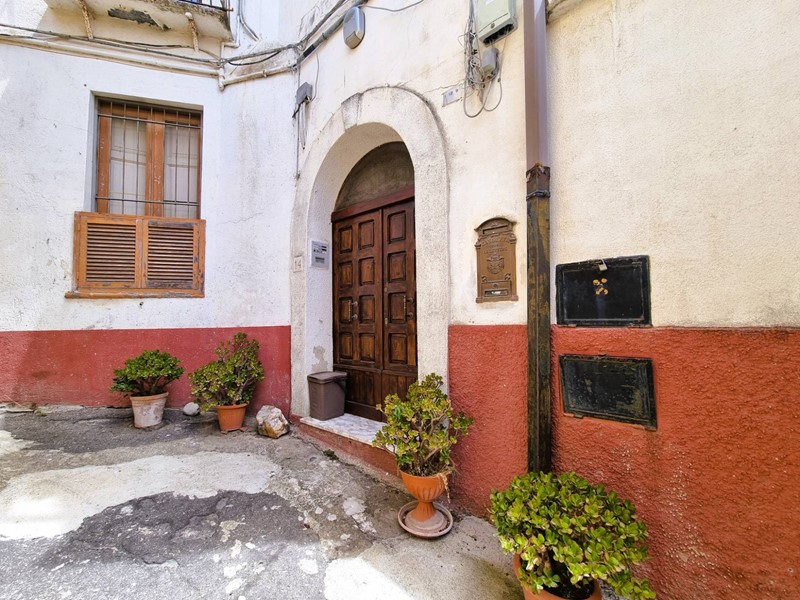 Quadrilocale in Vendita a Catanzaro, 33'000&euro;, 120 m²