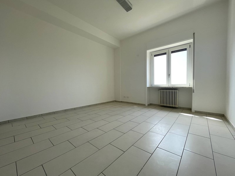 Ufficio in Affitto a Catanzaro, 700&euro;, 150 m²