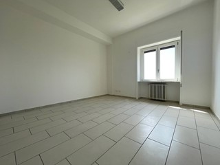 Ufficio in Affitto a Catanzaro, 700&euro;, 150 m²